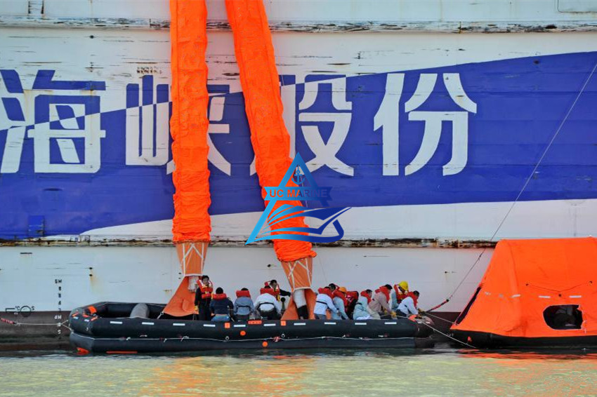 Double Chute Vertical Passage Marine Evacuation System 02.jpg