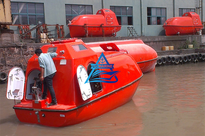 Totally Enclosed Lifeboat and Rescue Boat 01.jpg