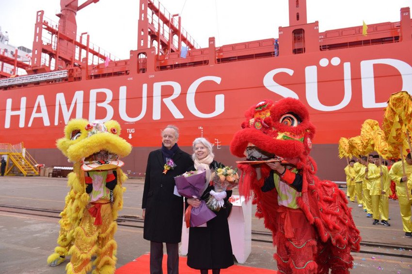 Hamburg S&uuml;d Christens New Ship - ucmarine.com.jpg