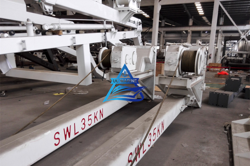 Launching Appliance Of Freefall Lifeboat 01.jpg